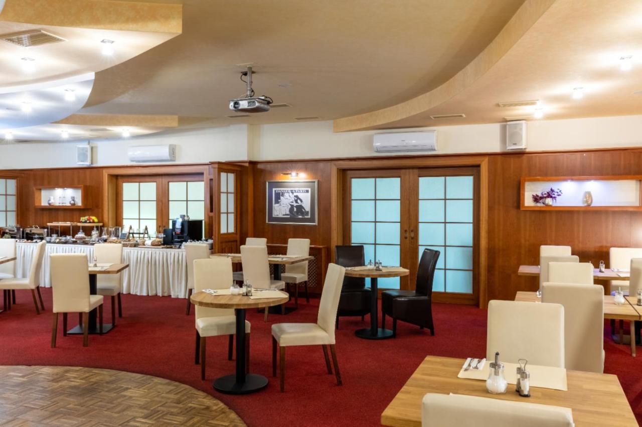 Hotel Abácie&Wellness Valašské Meziříčí Exterior foto